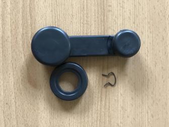 Ručica za otvaranje prozora crna set (omega rozetna)